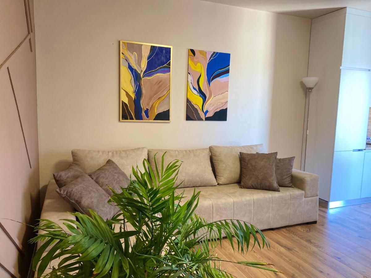 Nemis Apartments In The Centre Of Tirana Four Free Parking Eksteriør bilde