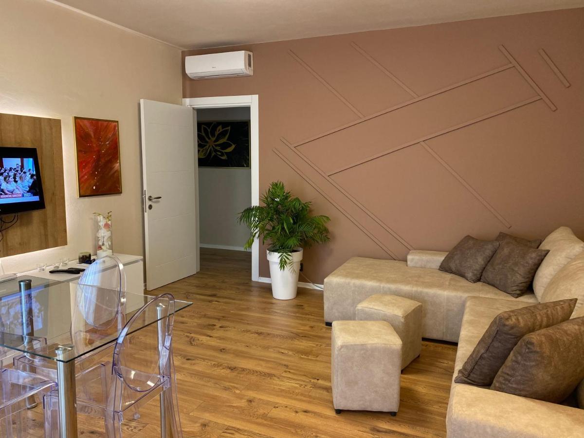 Nemis Apartments In The Centre Of Tirana Four Free Parking Eksteriør bilde