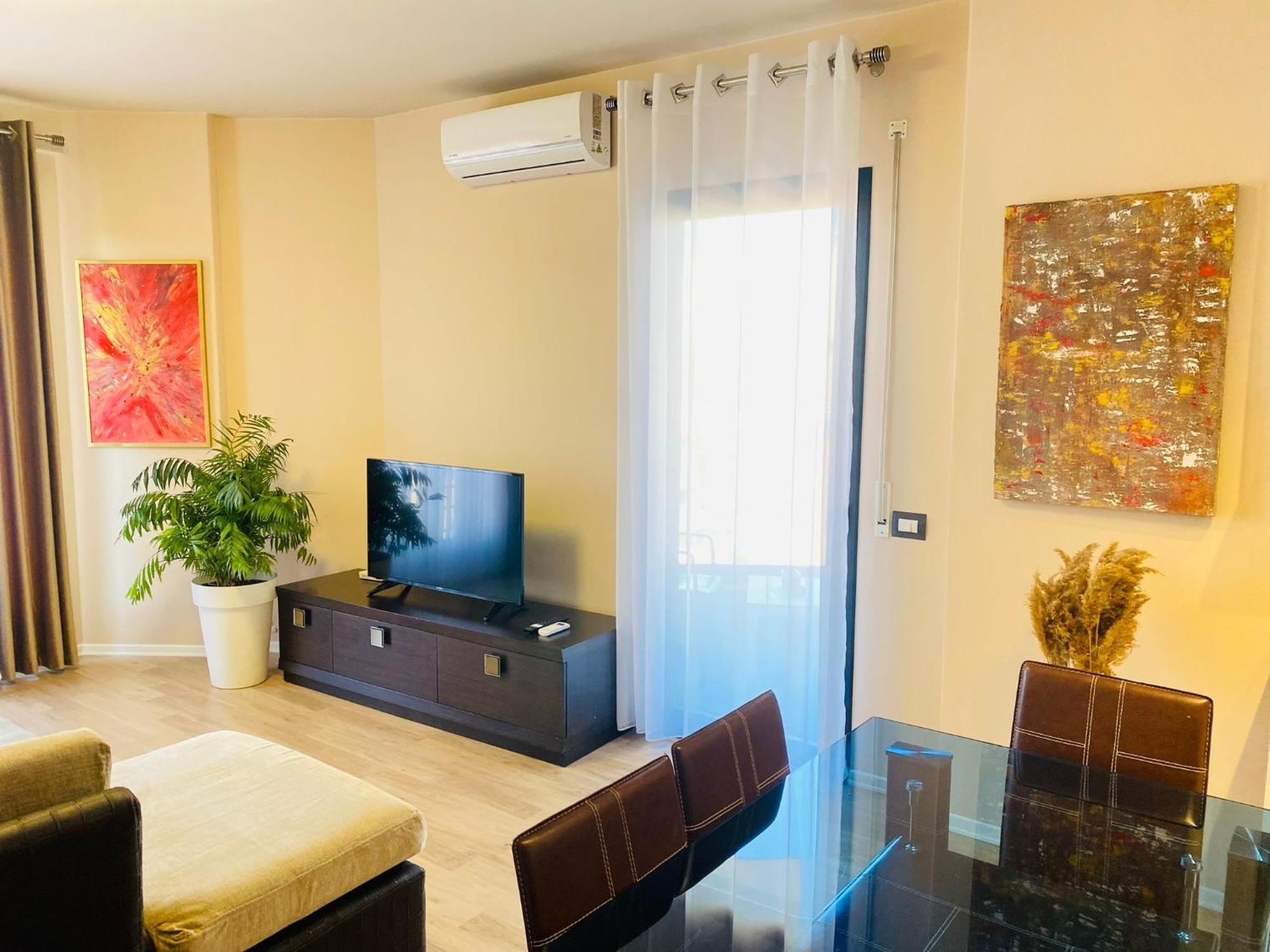 Nemis Apartments In The Centre Of Tirana Four Free Parking Eksteriør bilde