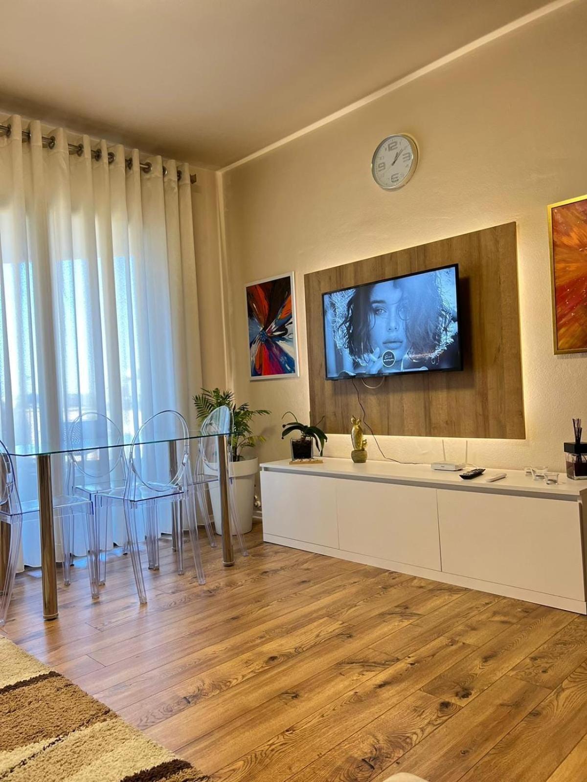 Nemis Apartments In The Centre Of Tirana Four Free Parking Eksteriør bilde